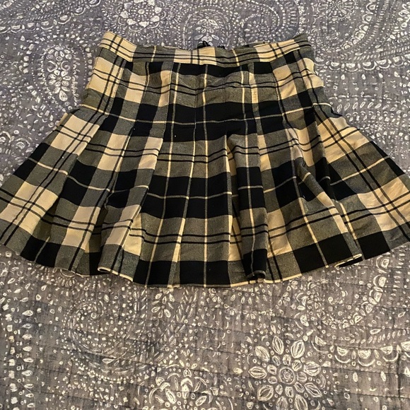 Love Tree Dresses & Skirts - Pleaded mini skirt brown and black